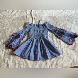 Q&A woman’s top size xs